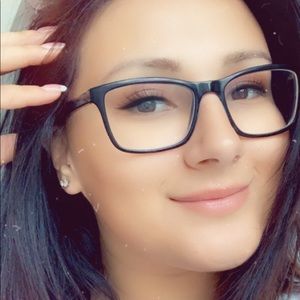 Meet your Posher, Raeniece